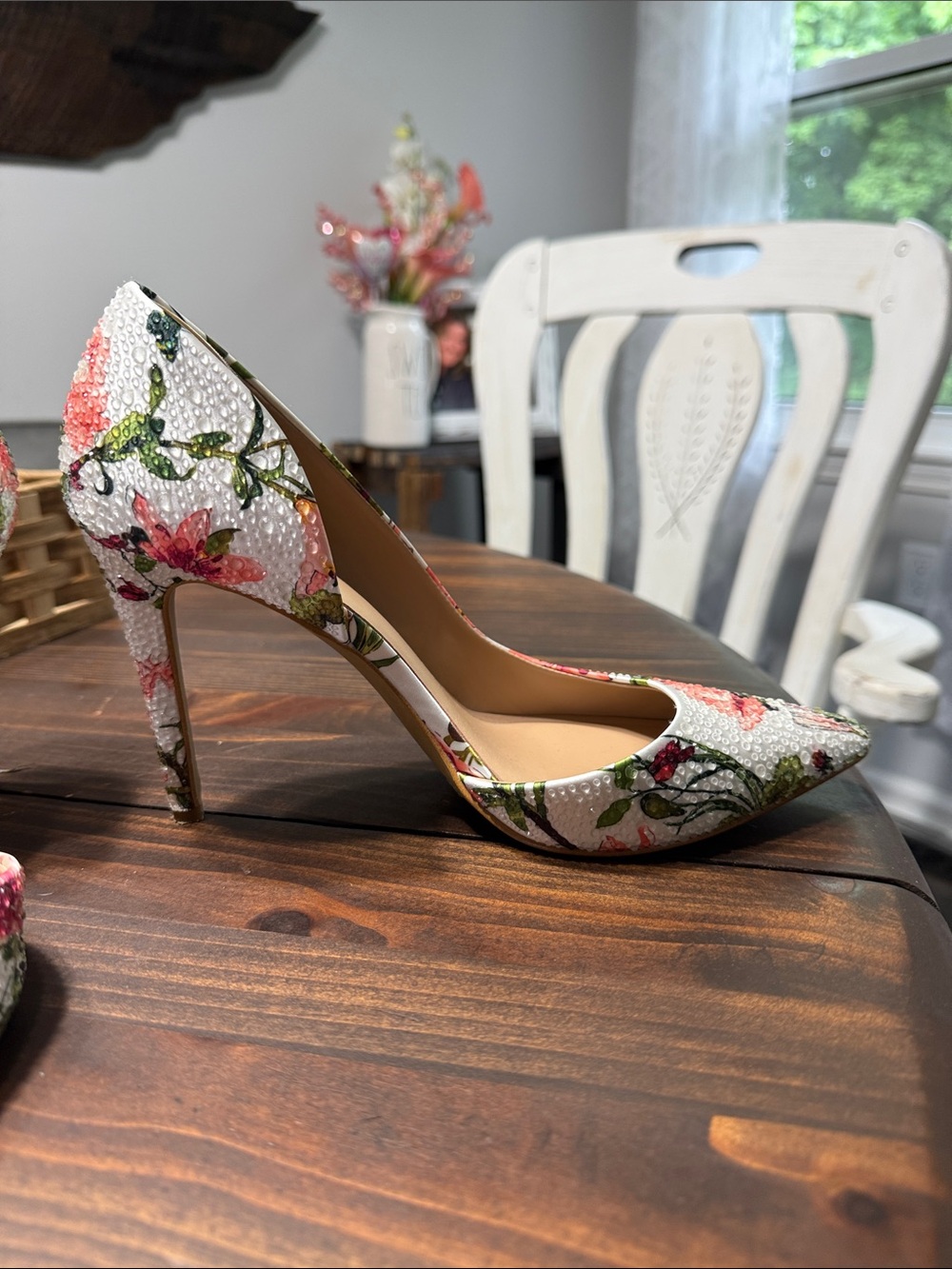 INC International Concepts White Floral Crystal Pointed Toe Pumps - Picture 2 of 4